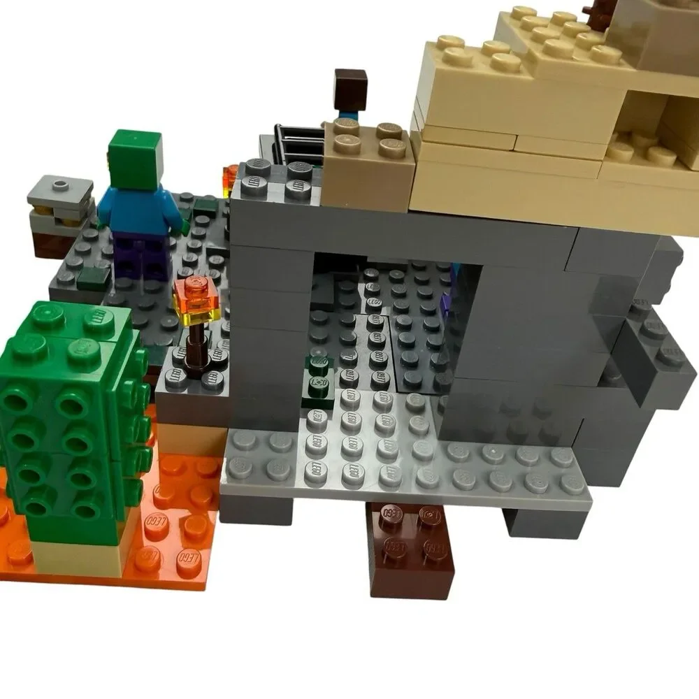 LEGO 21119 MINECRAFT - The Dungeon Minifigs Manual NO BOX - Missing one piece